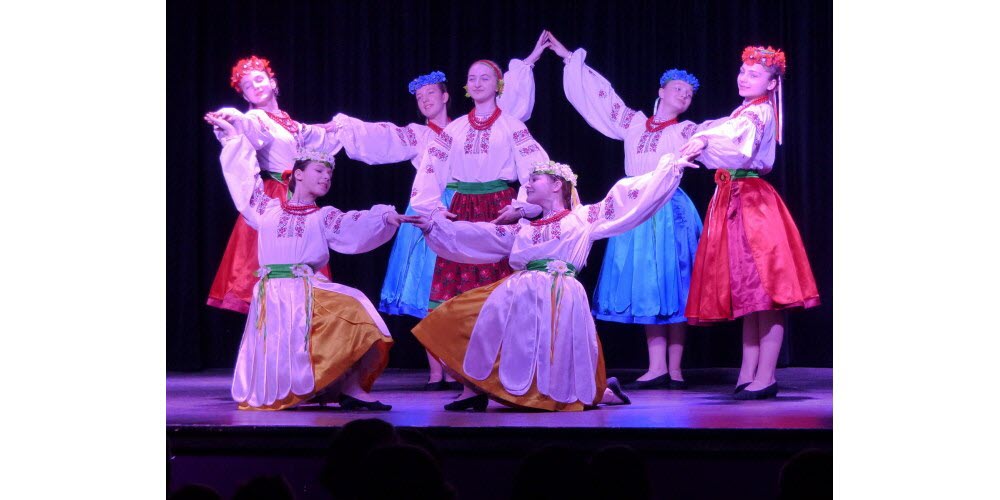 Une troupe ukrainienne haute en couleurs